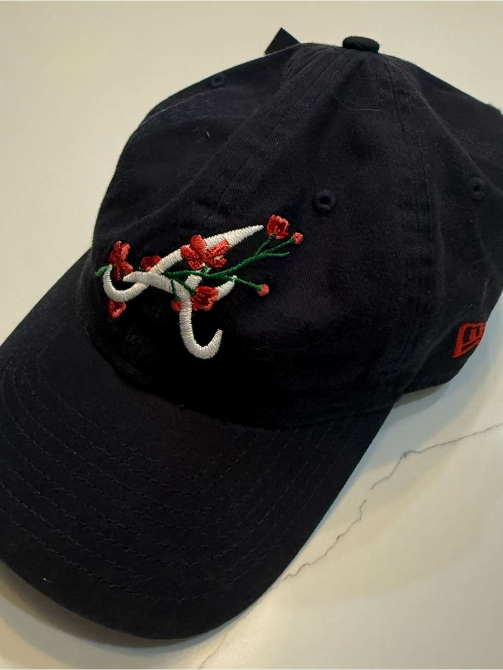 Atlanta Braves New Era 9Twenty Women’s Floral Baseball Hat Adjustable
EUC